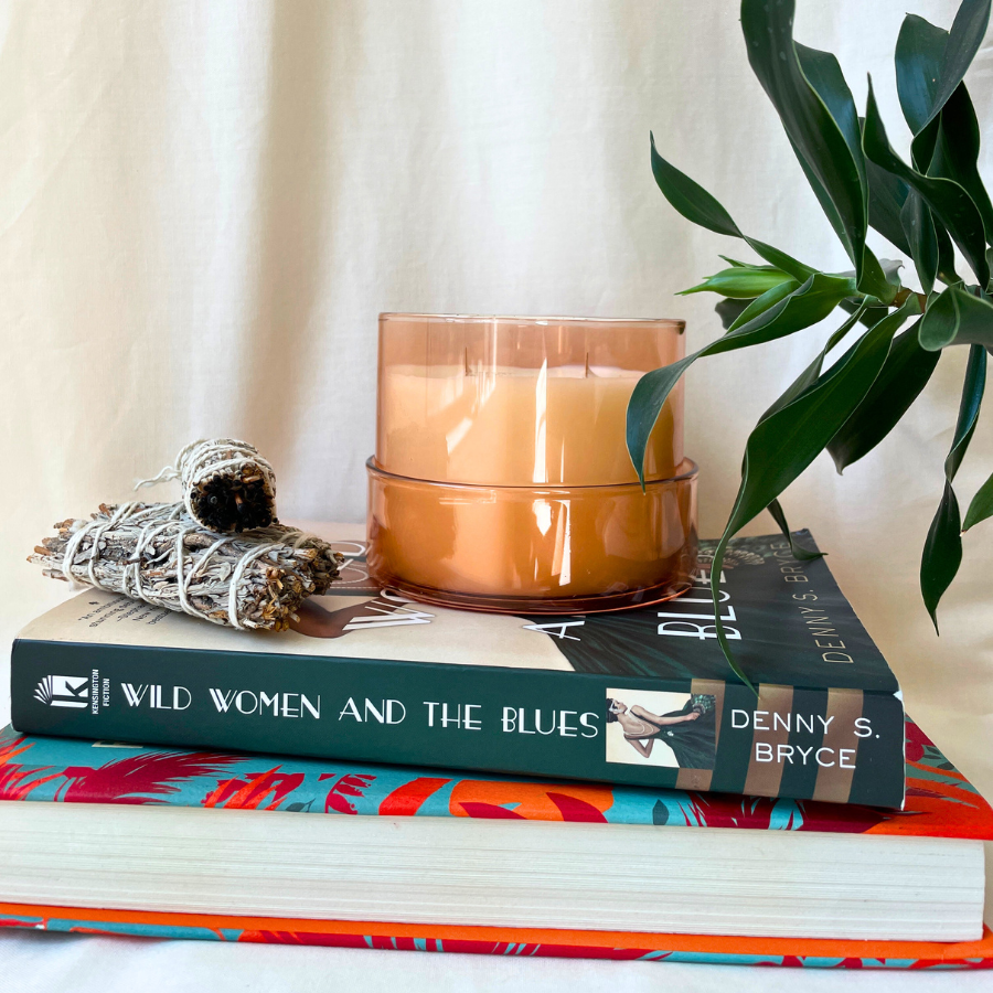 HISTORICAL FICTION 12 oz. Double Wood Wick Candle